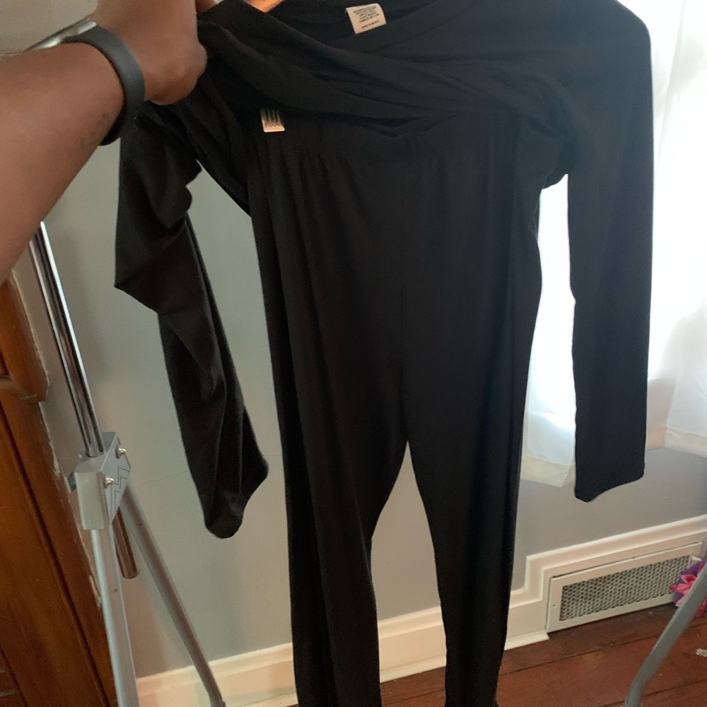 Simple Black Workout Set - Picture 3 of 3